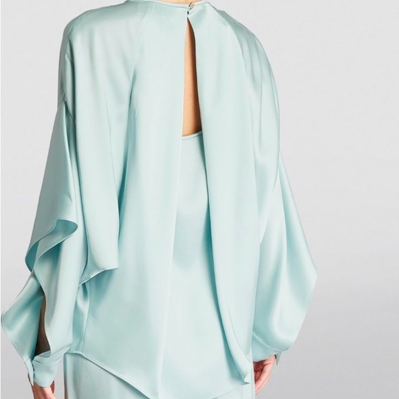 💕NWT St John Collection Liquid Satin top and pant Size: Top: M, pant: 10. - Picture 4 of 12